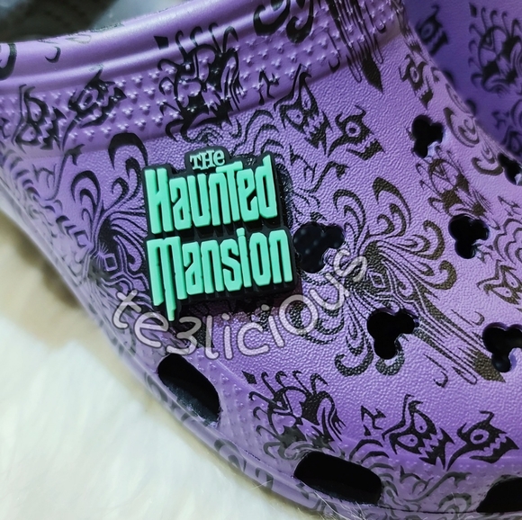 DISNEY PARKS GLOW IN THE DARK HAUNTED MANSION CROC - Picture 3 of 9